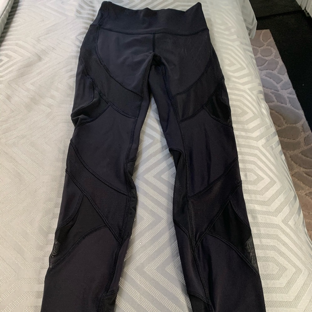 Lululemon black yoga legging sheer panel, sz 4